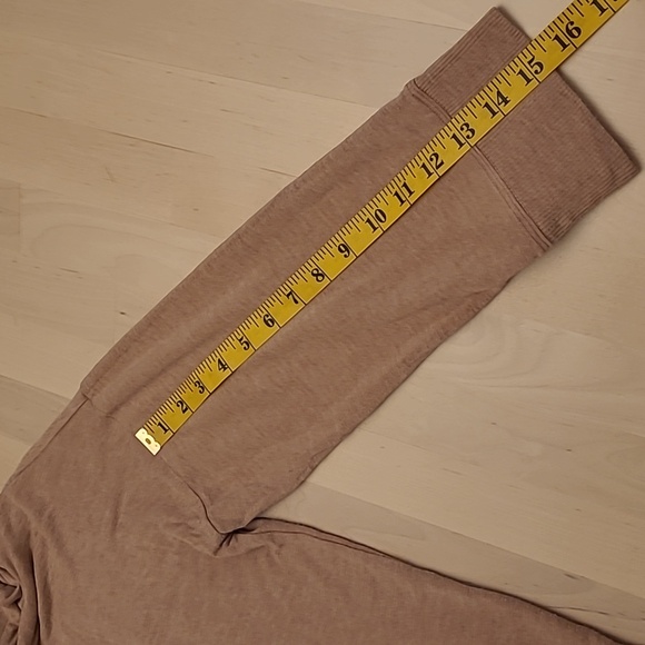 LIKE NEW Victoria's Secret Cream Colored Sherpa Faux Fur Lined Hoodie Modal - Picture 5 of 12